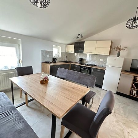 Apartmani Sandra Malinska Sveti Vid-Miholjice エクステリア 写真