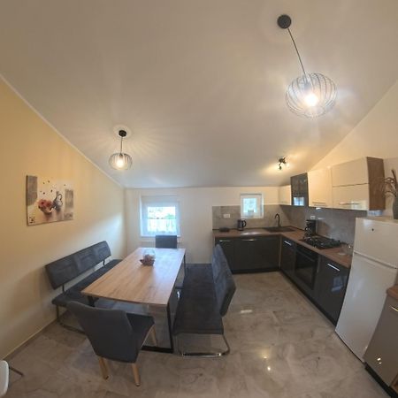Apartmani Sandra Malinska Sveti Vid-Miholjice エクステリア 写真