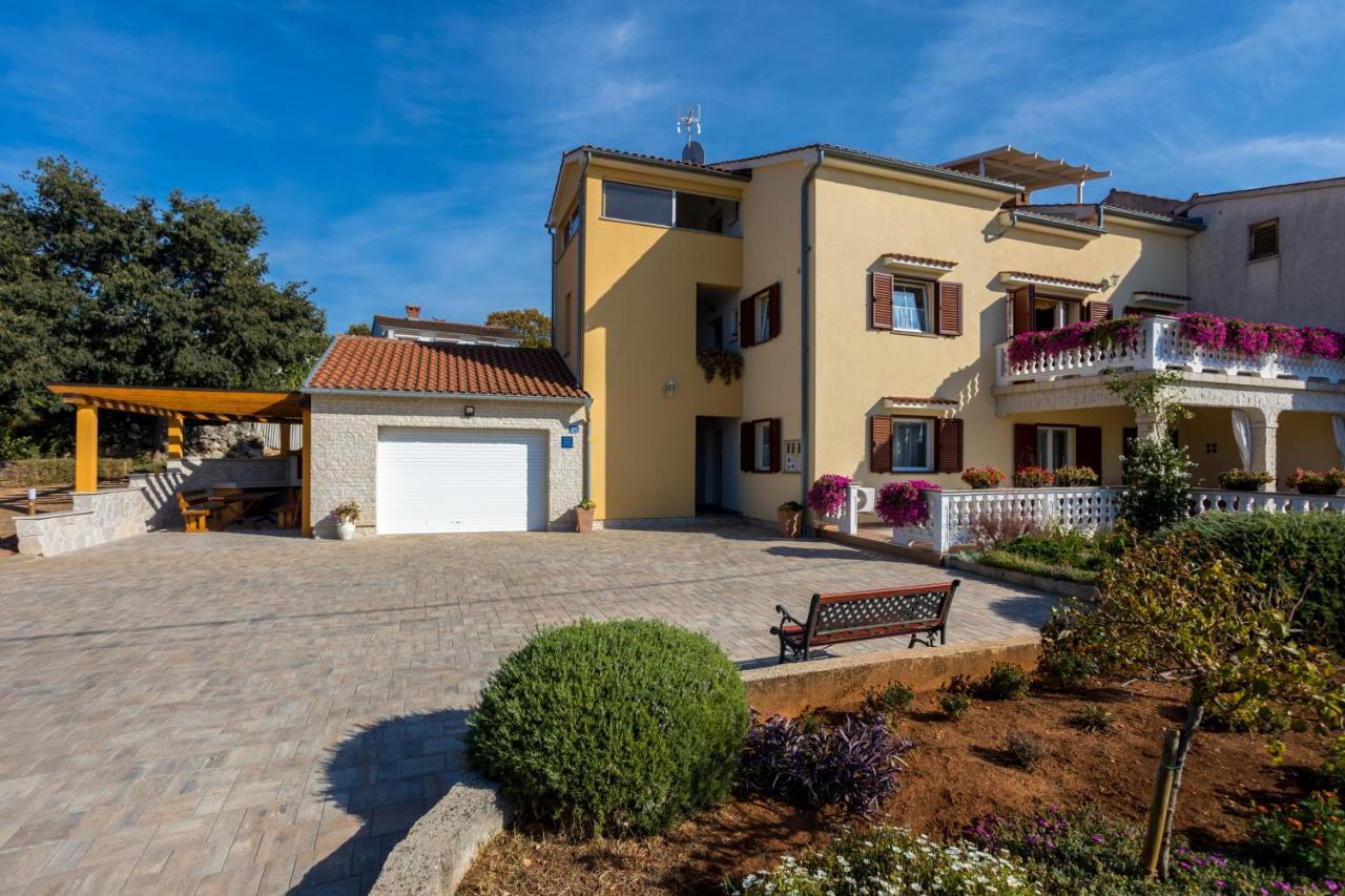 Apartmani Sandra Malinska Sveti Vid-Miholjice エクステリア 写真