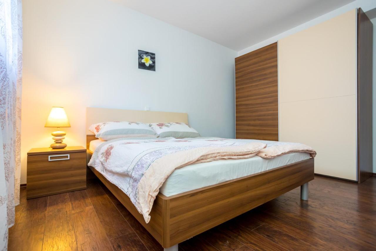 Apartmani Sandra Malinska Sveti Vid-Miholjice エクステリア 写真