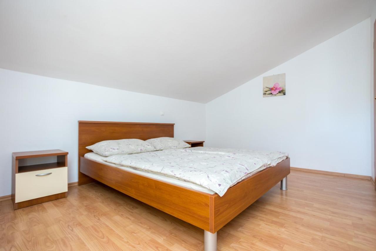 Apartmani Sandra Malinska Sveti Vid-Miholjice エクステリア 写真