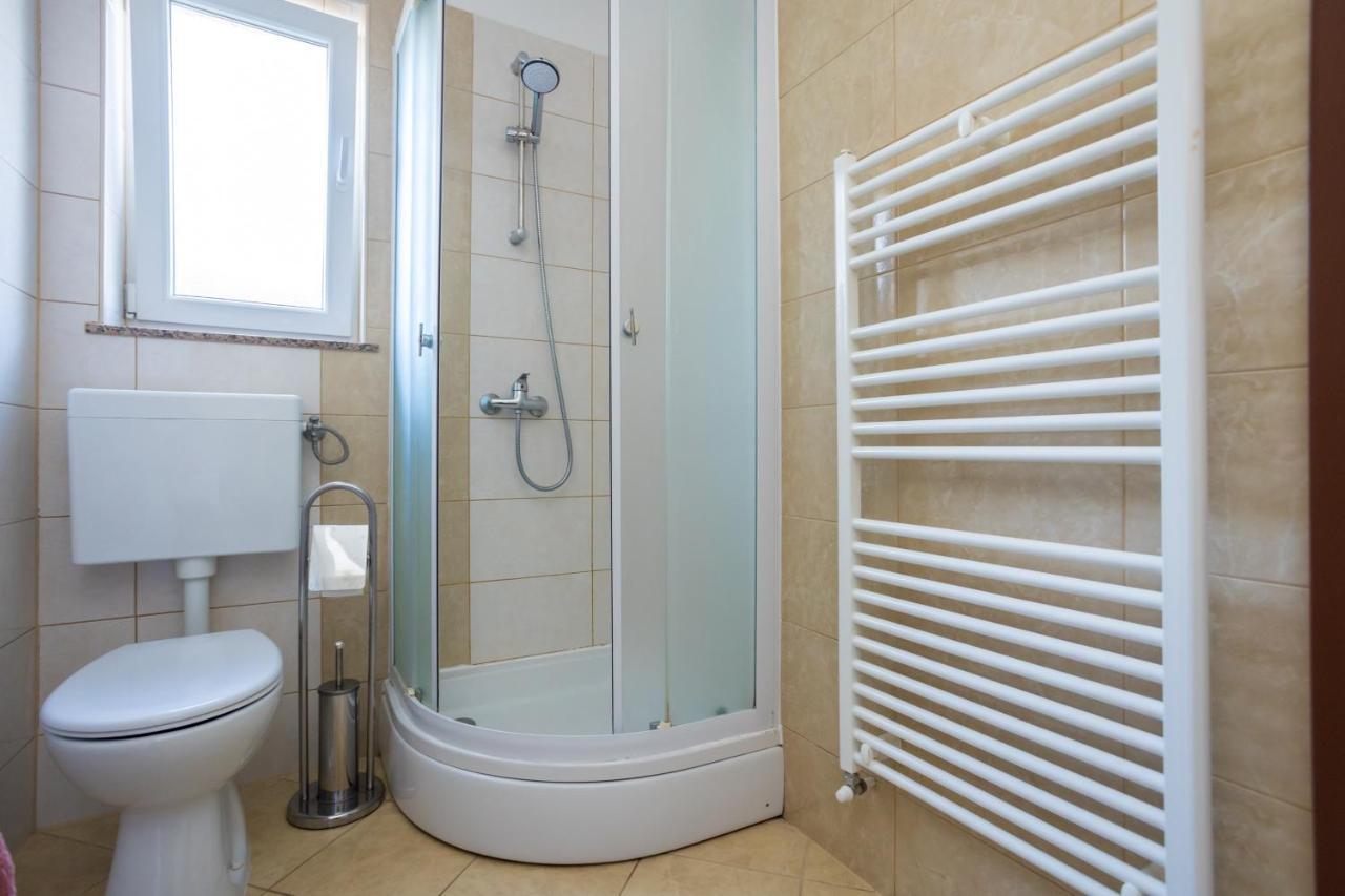 Apartmani Sandra Malinska Sveti Vid-Miholjice エクステリア 写真