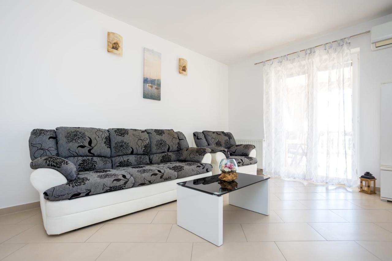Apartmani Sandra Malinska Sveti Vid-Miholjice エクステリア 写真