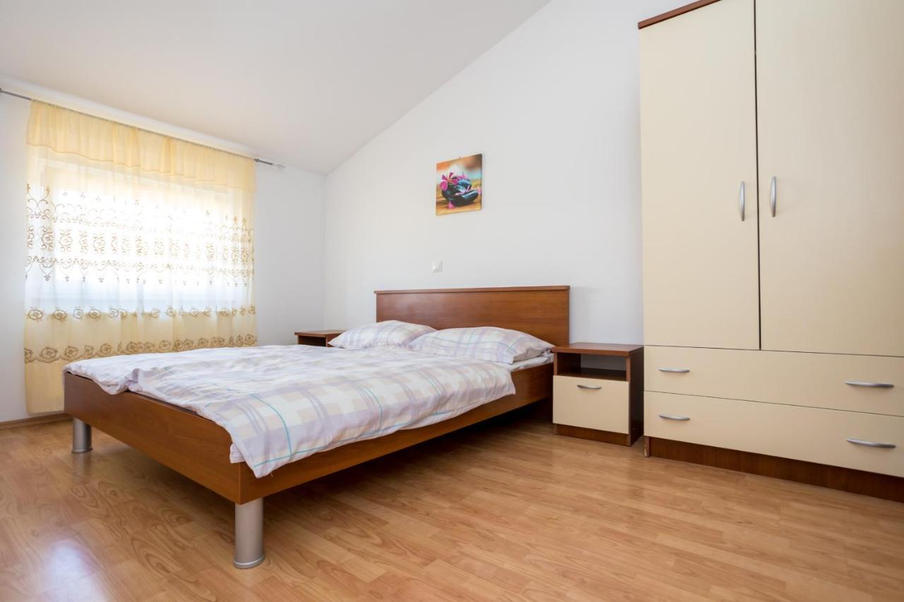 Apartmani Sandra Malinska Sveti Vid-Miholjice エクステリア 写真