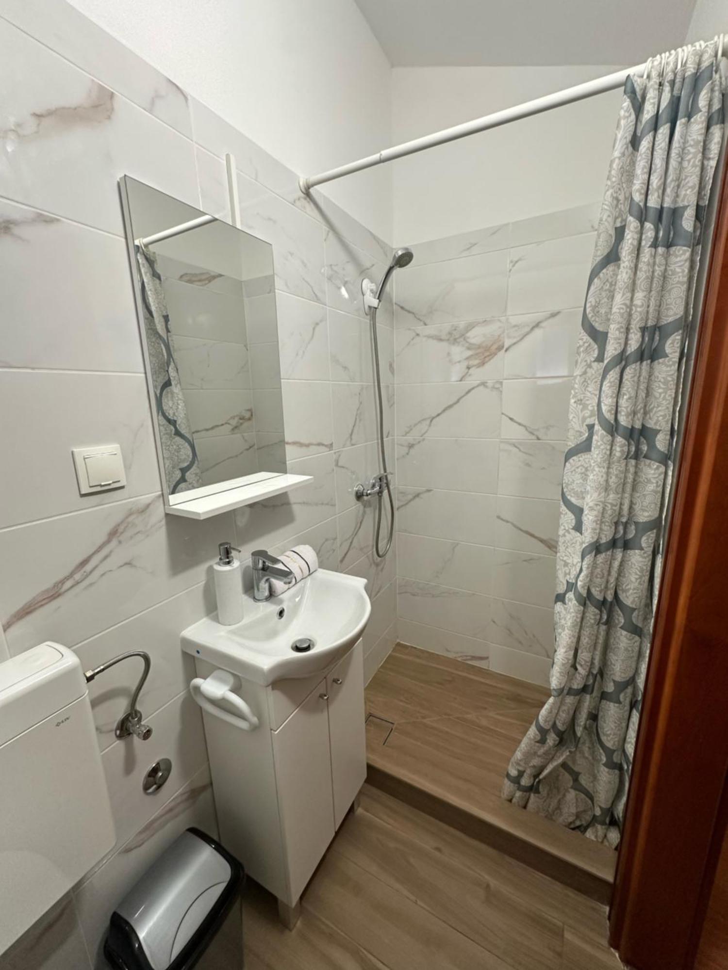 Apartmani Sandra Malinska Sveti Vid-Miholjice エクステリア 写真