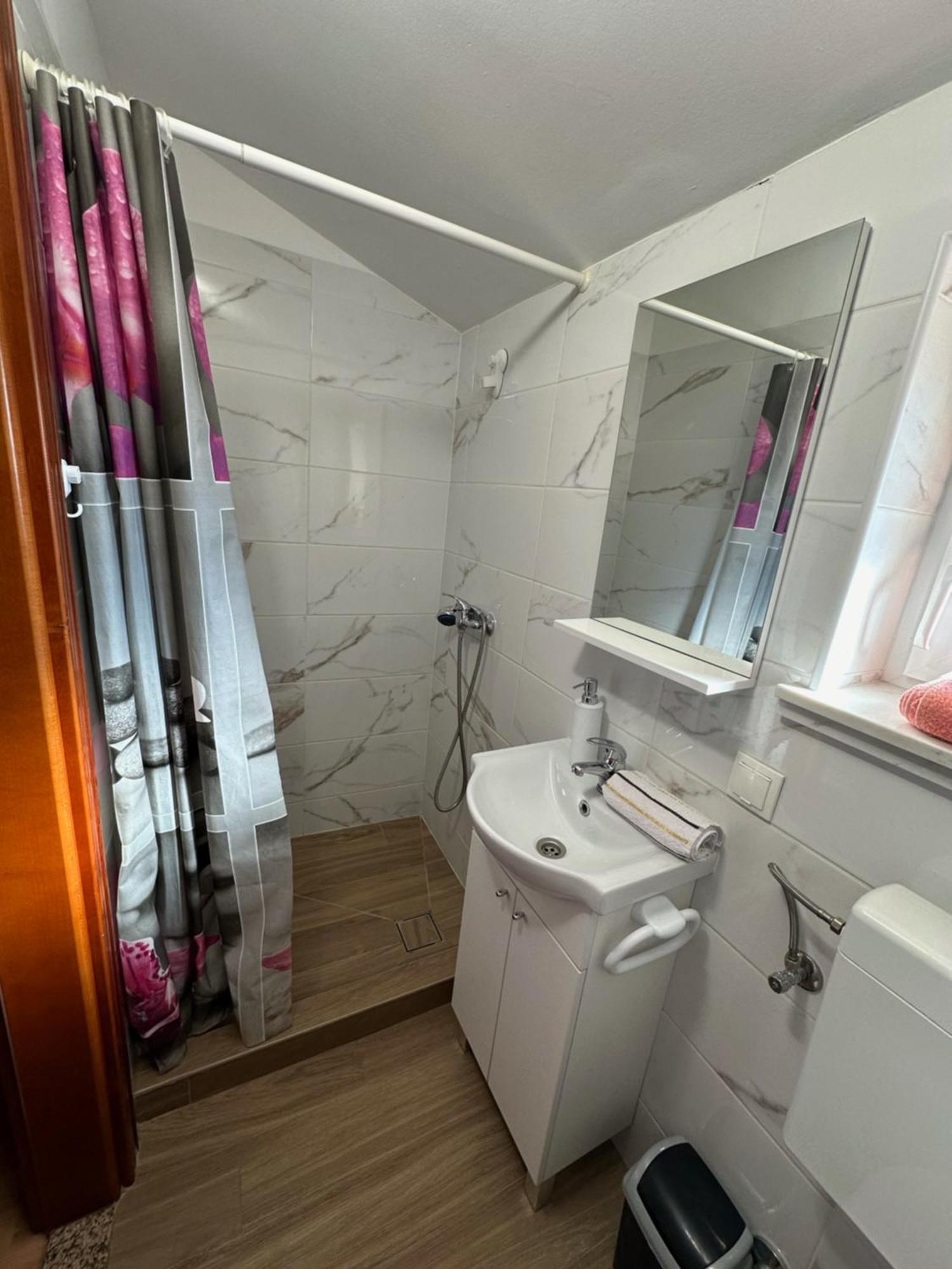 Apartmani Sandra Malinska Sveti Vid-Miholjice エクステリア 写真