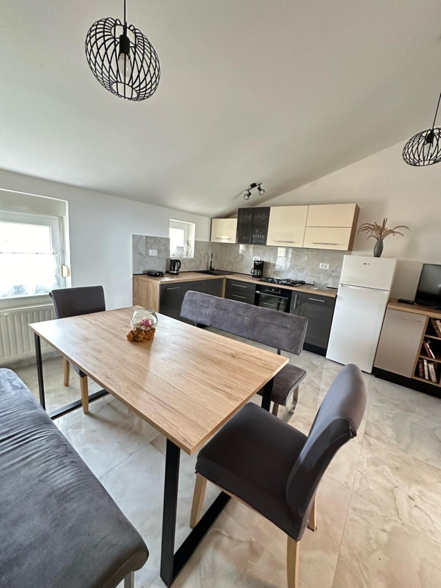 Apartmani Sandra Malinska Sveti Vid-Miholjice エクステリア 写真